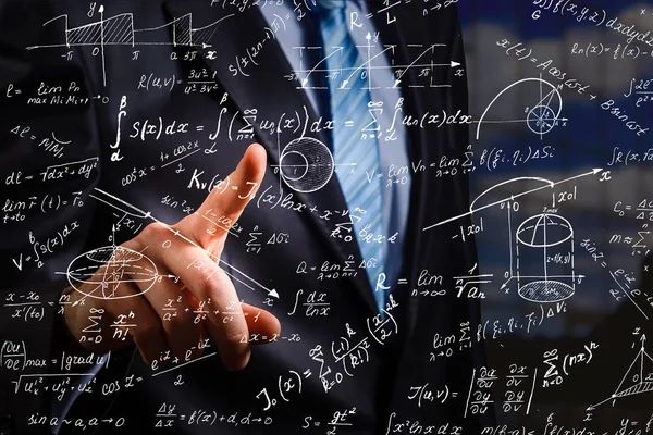 Физика вновь попала в рейтинг популярных предметов у репетиторов