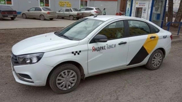 "Яндекс Такси" запросил 50 тыс. Lada Vesta у "Автоваза"