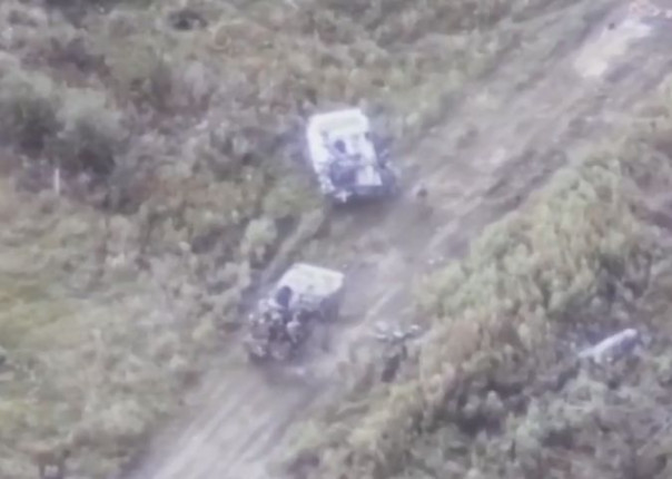 Укрофашисты так драпали с поля боя, что в суматохе начали давить БМПшкой своих побратымов