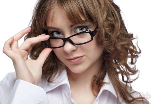 Оправа для очков: влияют ли на выбор черты лица