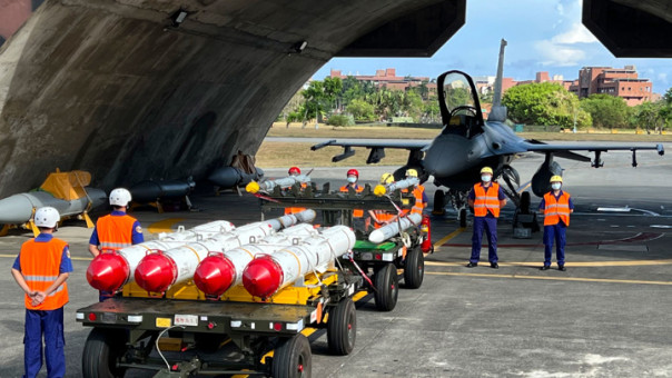 Украина ведет закулисные переговоры с США о поставках истребителей F-16 и ЗРК Patriot