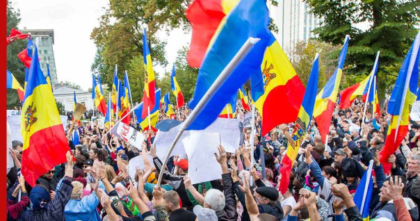 В Кишиневе проходит массовый протест сторонников оппозиции
