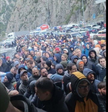 Два знакомых. Один — Олег, русский из русских, из-под Тамбова, второй — Макс Оттович, поволжский немец...