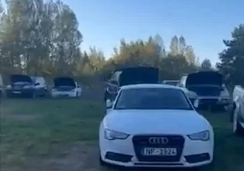 В Латвии сняли аккумуляторы с авто, предназначенных для ВСУ