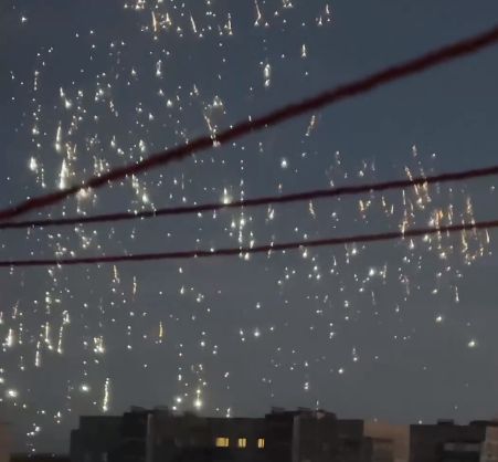 Укрофашисты бьют по Донецку зажигательными боеприпасами