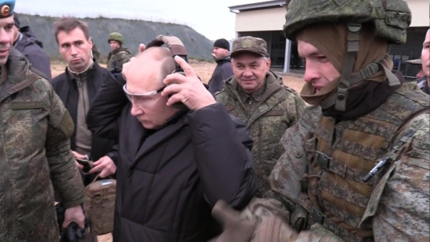 Путин опробовал снайперскую винтовку