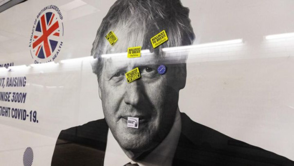 Тупой и еще тупее: как британская политика превратилась в цирк