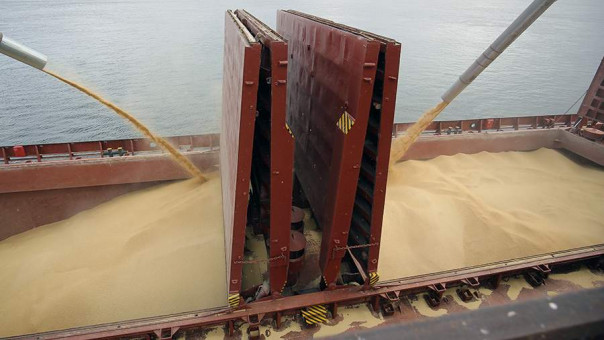 Суда с зерном продолжают идти из портов Украины. В Севастополе вновь работает ПВО