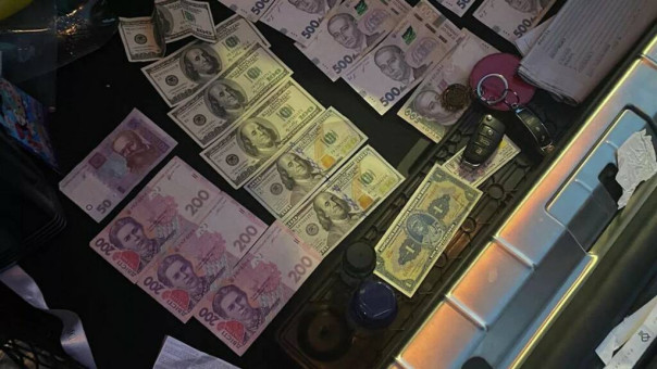 Деньги любят тишину. А украинская власть — деньги и больше никого