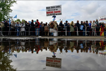 В Германии снова протесты, люди требуют отмены антироссийских санкций