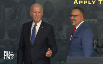 Байден "завис" из-за внезапного вопроса журналиста