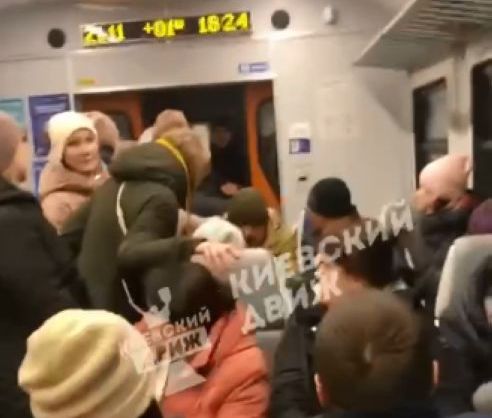 «Если ты не поддерживаешь ВСУ, ты сдохнешь!» — в Киеве избили украинку, высказавшуюся в поддержку России