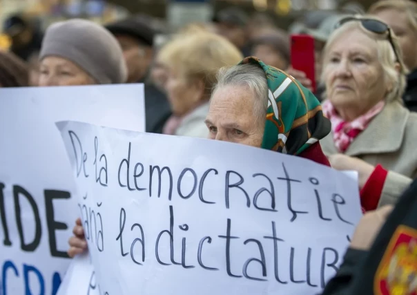 «Долой Санду»: в Кишиневе проходит протестный марш оппозиции