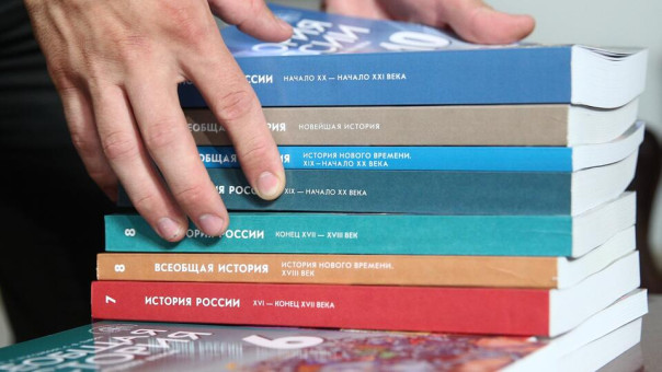 Минпросвещения хочет устранить из учебников нарушение Конституции РФ