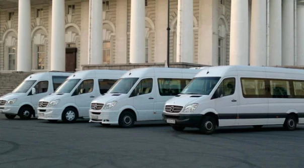 Аренда микроавтобусов: удобная услуга для различных нужд