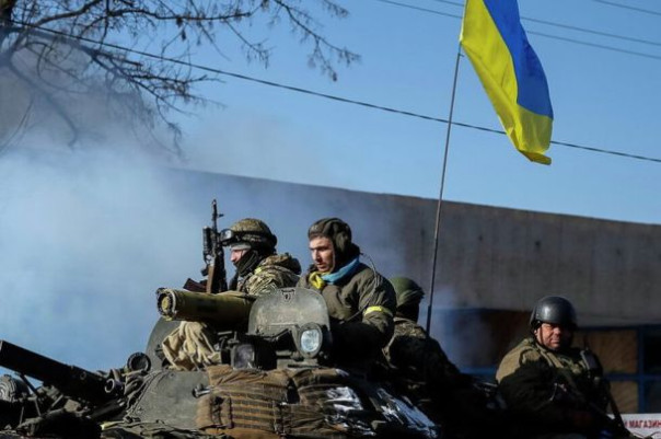 Танкисты ЛНР уничтожают украинских нацистов на лисичанском направлении