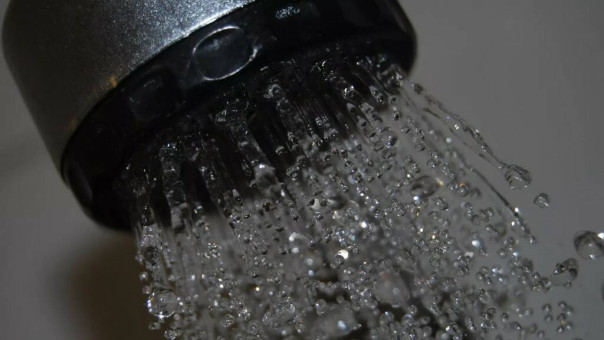 Премьер Саксонии заявил, что моется по две минуты ради экономии энергии