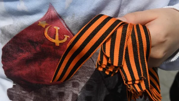 Госдума приняла закон о наказании за осквернение георгиевских лент