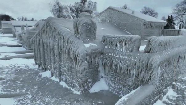 Последствия зимнего шторма в США: счет смертей растет, мародерство, хаос