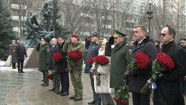 Сергей Шойгу открыл памятник Евгению Зиничеву | Путин поздравил МЧС с Днем спасателя