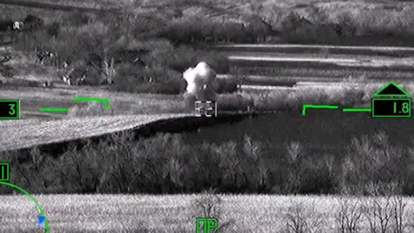 Экипажи Ми-35 и Ми-28 уничтожили командные пункты и технику ВСУ