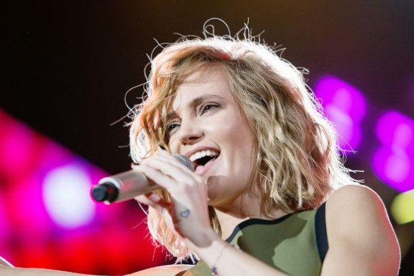 Корысть одержала верх — певица Глюкоза, заявлявшая, что Крым это не Россия, переобулась и выступила в Ялте