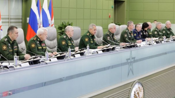 Шойгу: Россия продолжит развивать ядерную триаду