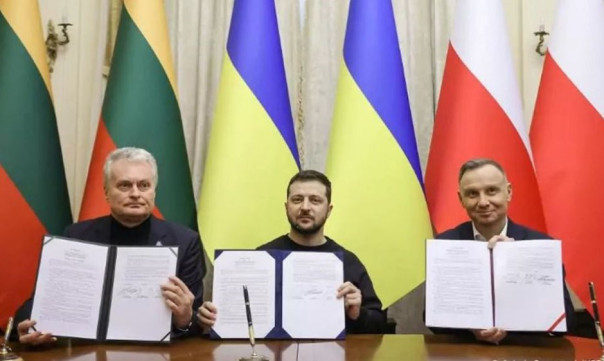 Интересам Польши отвечает, чтобы российские танки остановились на Днепре