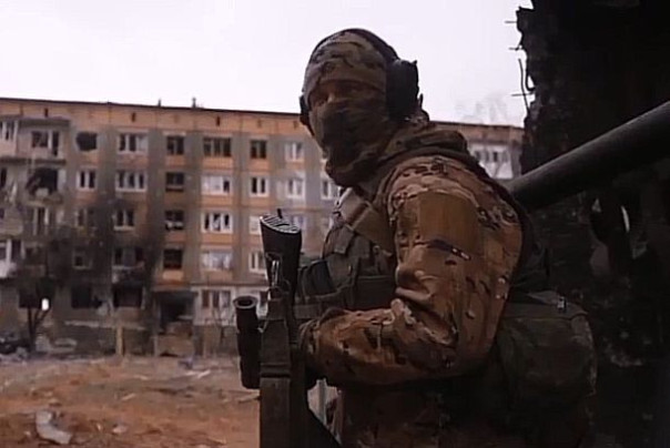 Сдаётся враг или не сдаётся? Ответ бойца ЧВК:  «Приходят на наши позиции целыми толпами. Говорят не хотят воевать».