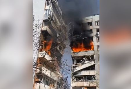 Запорожье. При попытке сбить нашу ракету, хохлы сбили дом.