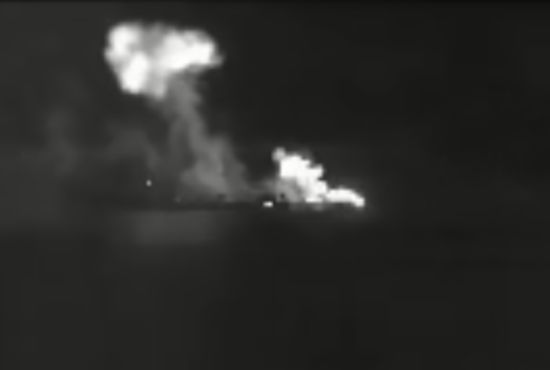 Появилось видео прохода морских дронов противника в гавань Севастополя.