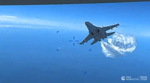 Шойгу представил к наградам летчиков после инцидента с американским дроном