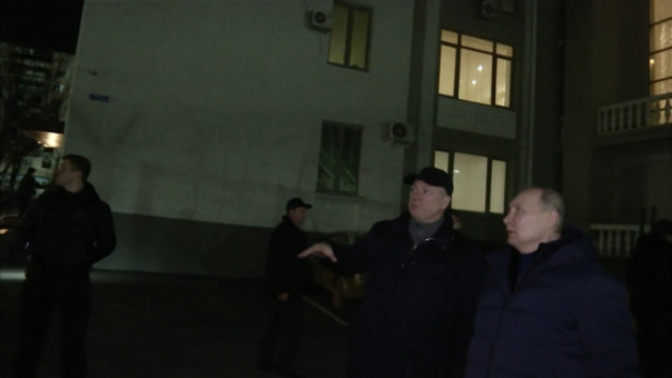 Путин осмотрел филармонию в Мариуполе