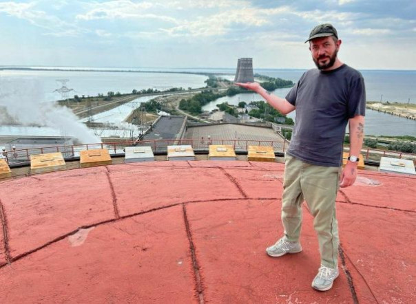 СБУ заочно предъявила обвинение дизайнеру и блогеру Артемию Лебедеву из-за его репортажа с Запорожской АЭС