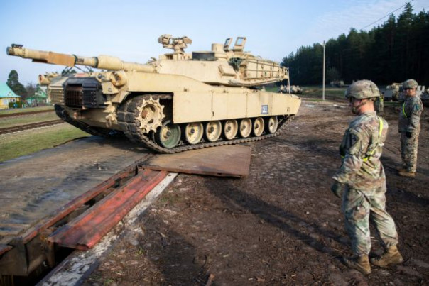 Американские "Абрамсы" для украинцев прибыли в Германию