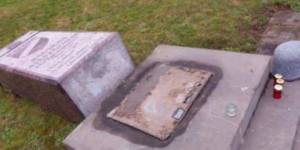 Под Ригой «неуловимые мстители» свалили памятник легионерам СС