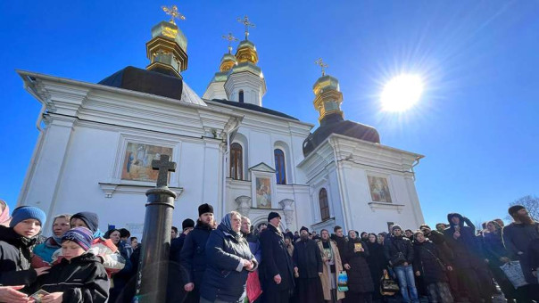Возле церкви в Киево-Печерской лавре ударили в набат