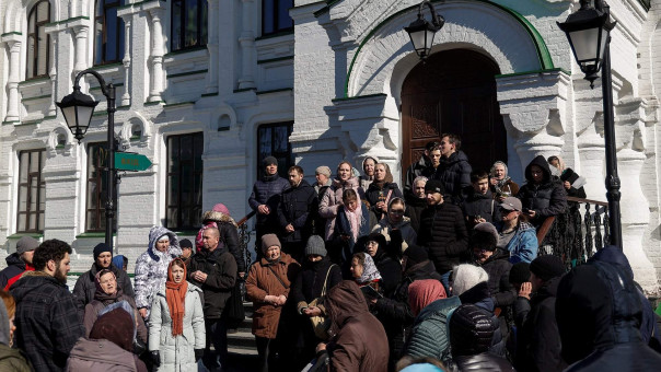 Закрытый отказ: чиновников не пустили в Киево-Печерскую лавру