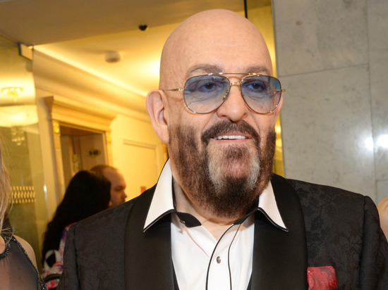 У хохлов свой "Шифутинов день" - Михаил Шуфутинский попал в базу украинского сайта «Миротворец» из-за визитов в Крым