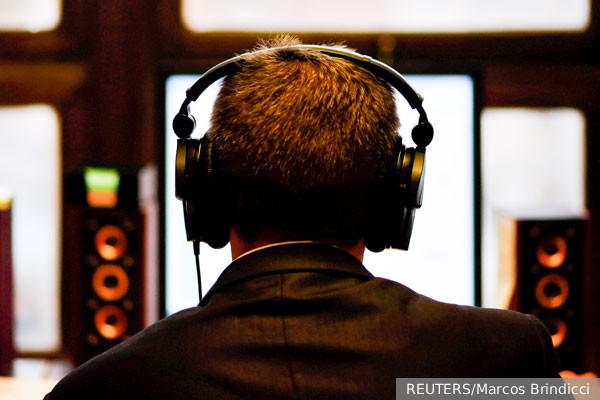 Откуда у американцев привычка за всеми подглядывать