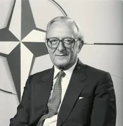 Почему Запад пока имеет преимущество в информационной войне?