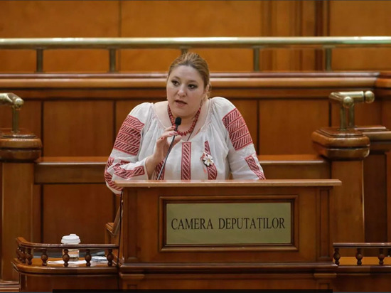 Румынский сенатор Шошоакэ крикнула "Слава Москве" с трибуны парламента