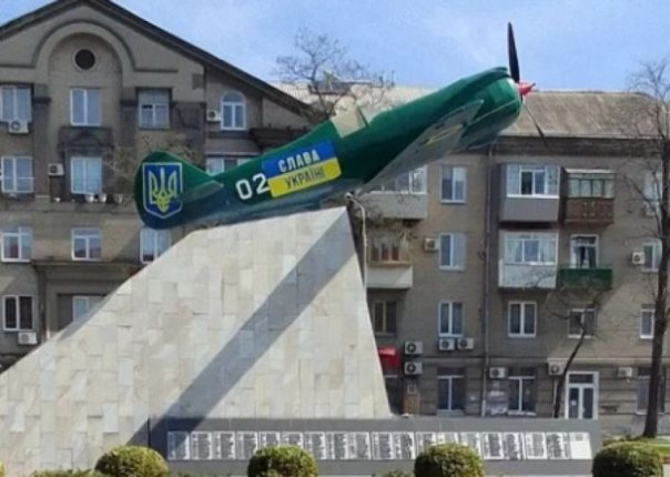 Прифронтовое Запорожье - реклама войны и ритуальных услуг