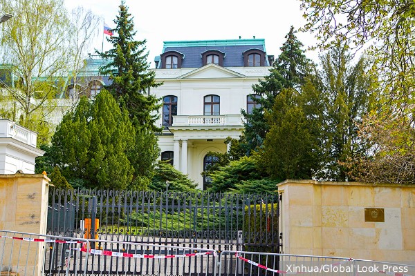 Прага потребовала у Москвы деньги за подарки Чехословакии