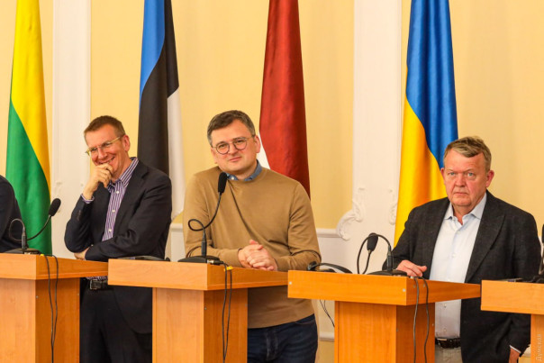 «Вестник психиатрии»: Карл III, Камилла и Кулеба… из Одессы с претензией на Крым