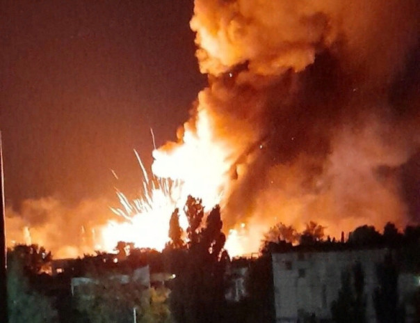 Полное видео детонации склада боеприпасов в Павлограде