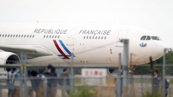 Зеленский прилетел в Хиросиму на французском самолете