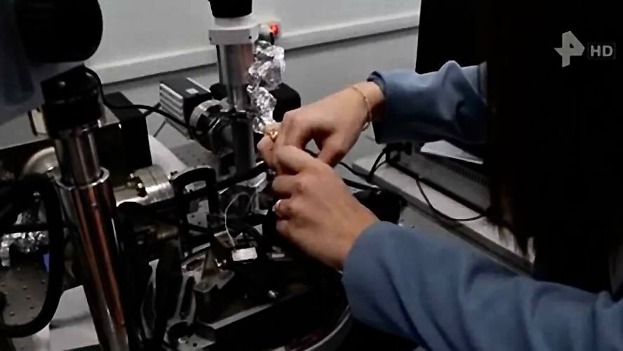 Первые в мире: Российские ученые создали наногенератор, заряжающийся от ...