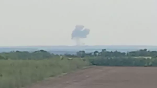 В Луганске произошёл мощный взрыв, украинские боевики нанесли удар по бизнес-центру в Донецке