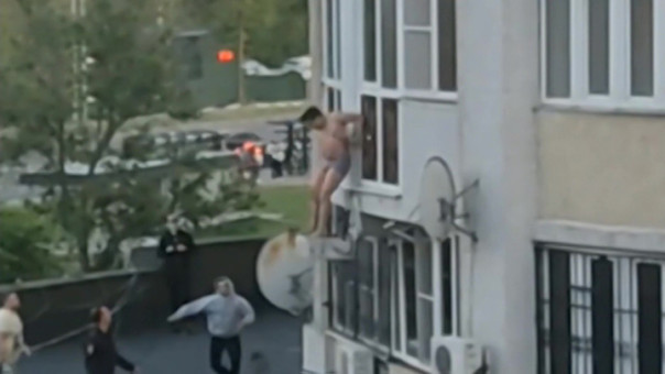 Пятничное: В Липецке семья наркоманов устроила стриптиз